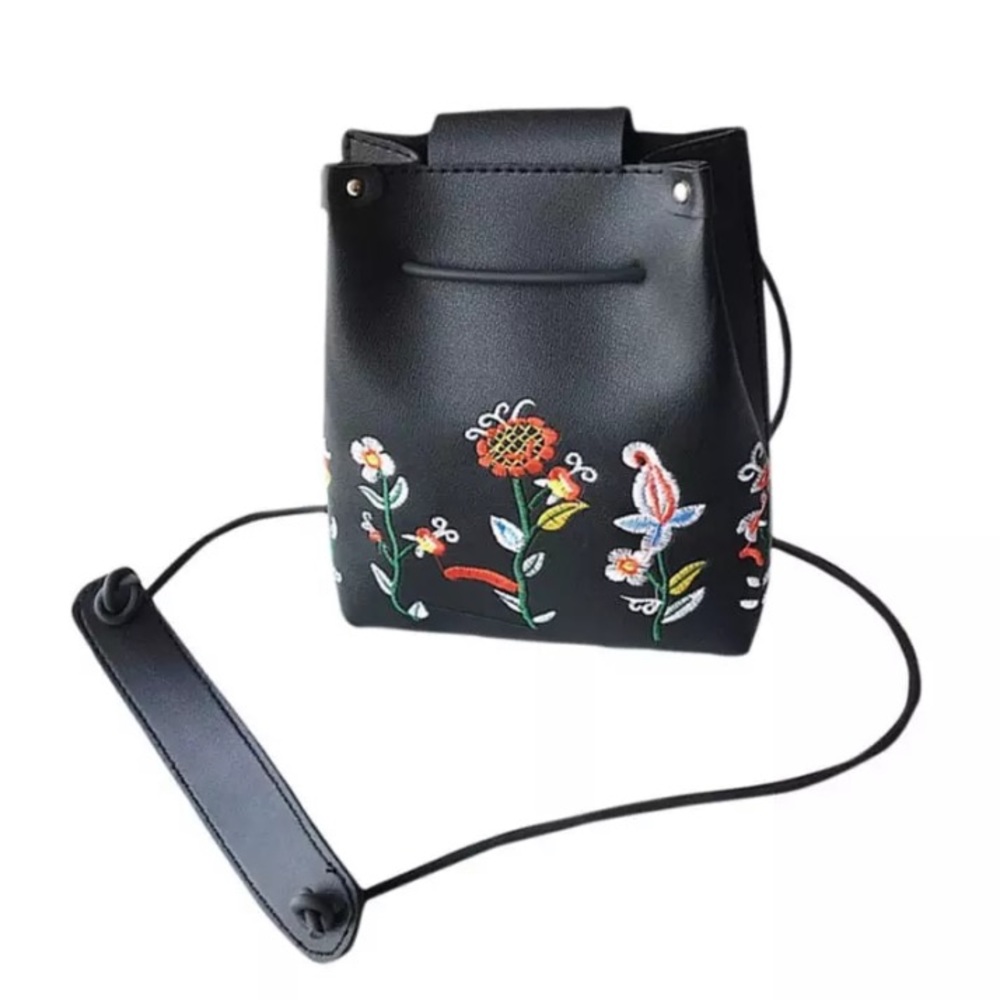 Over shoulder Leather Flower Bag - Picture 4 of 8